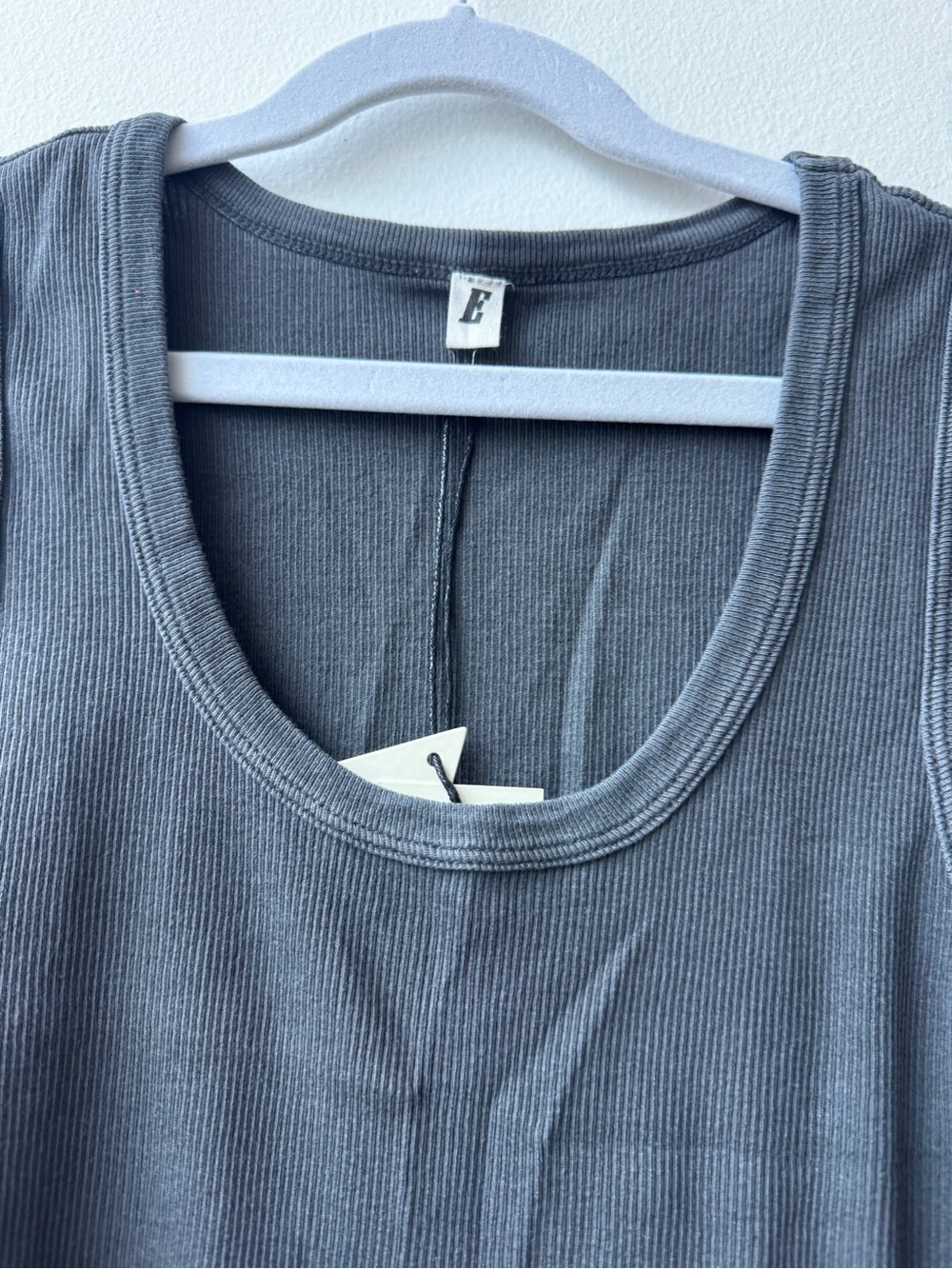 Elwood Malibu Crop Tank NEW - Picture 3 of 6